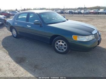  Salvage Lincoln Towncar