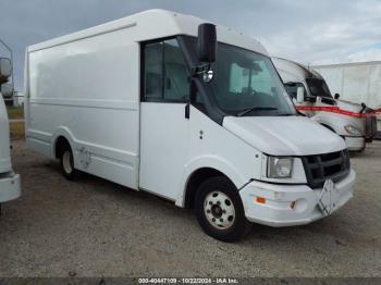  Salvage Isuzu Commercial Van