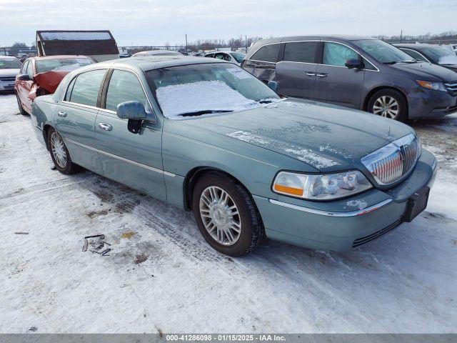  Salvage Lincoln Towncar