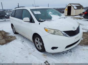  Salvage Toyota Sienna