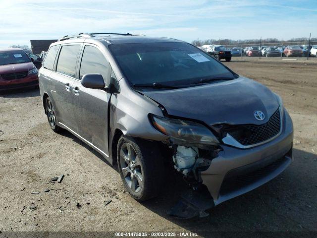  Salvage Toyota Sienna