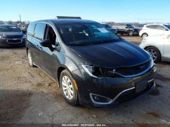  Salvage Chrysler Pacifica