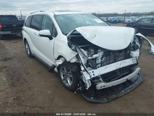 Salvage Toyota Sienna