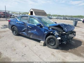  Salvage Nissan Altima
