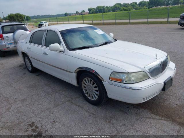  Salvage Lincoln Towncar