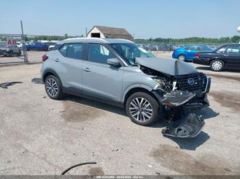  Salvage Nissan Kicks