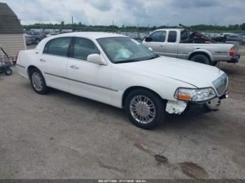  Salvage Lincoln Towncar