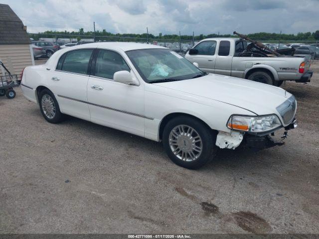  Salvage Lincoln Towncar