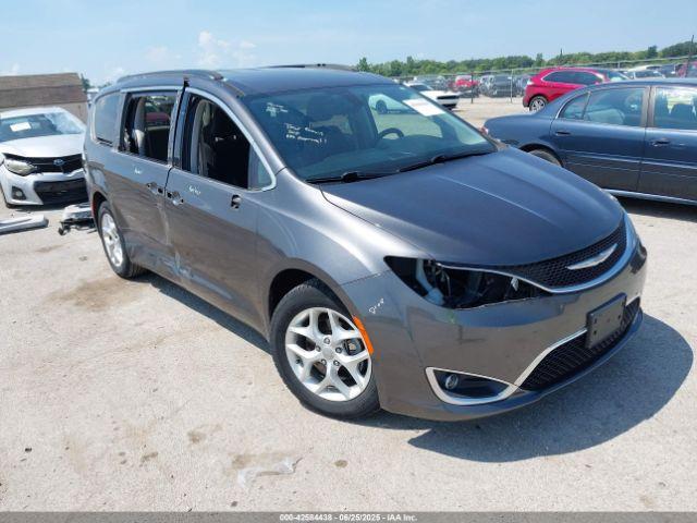  Salvage Chrysler Pacifica