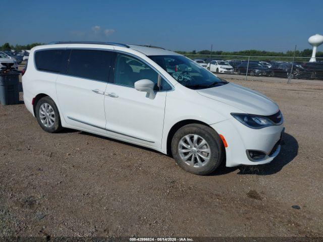  Salvage Chrysler Pacifica