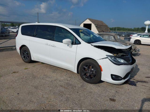  Salvage Chrysler Pacifica