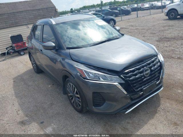  Salvage Nissan Kicks