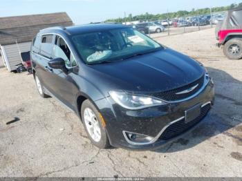  Salvage Chrysler Pacifica