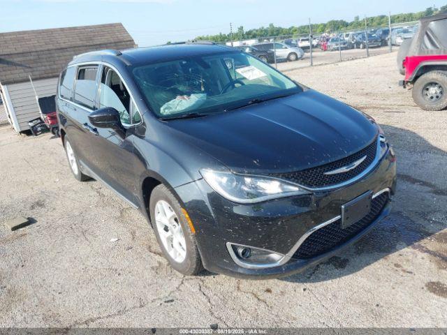  Salvage Chrysler Pacifica
