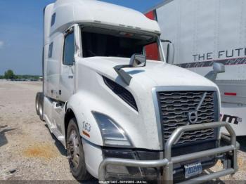  Salvage Volvo Vnl