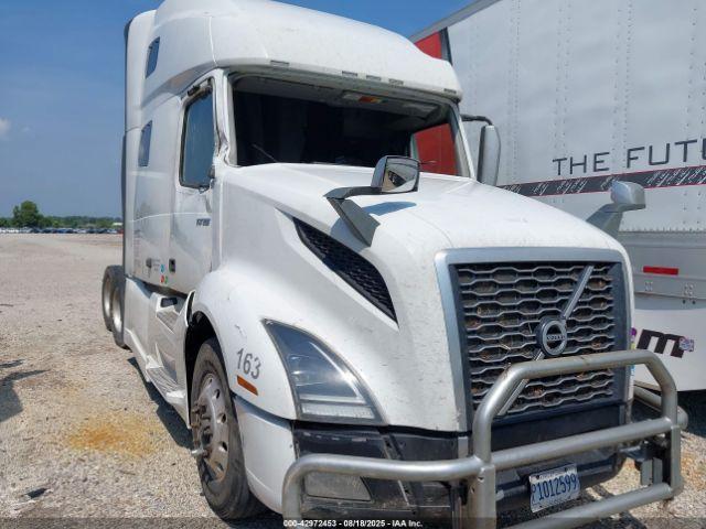  Salvage Volvo Vnl