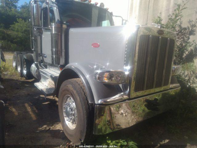  Salvage Peterbilt 589