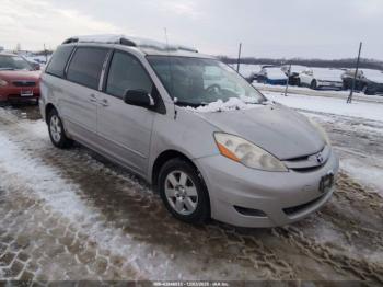  Salvage Toyota Sienna