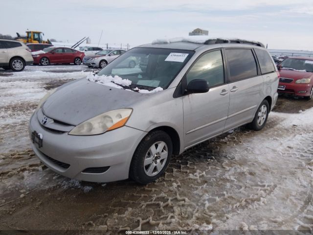 Toyota Sienna Le Image 9