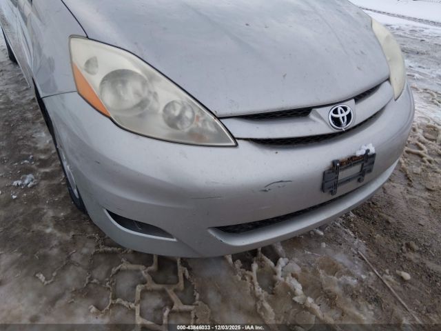 Toyota Sienna Le Image 7