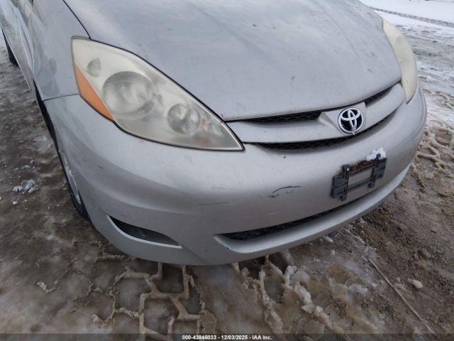 Toyota Sienna Le Image 7