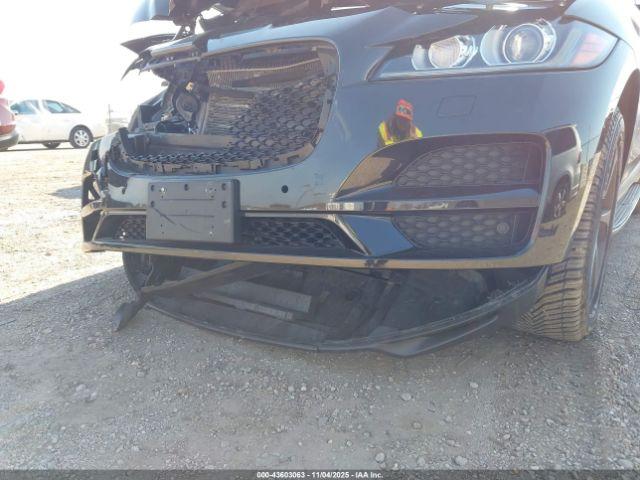 Jaguar F-PACE 35t Premium Image 3