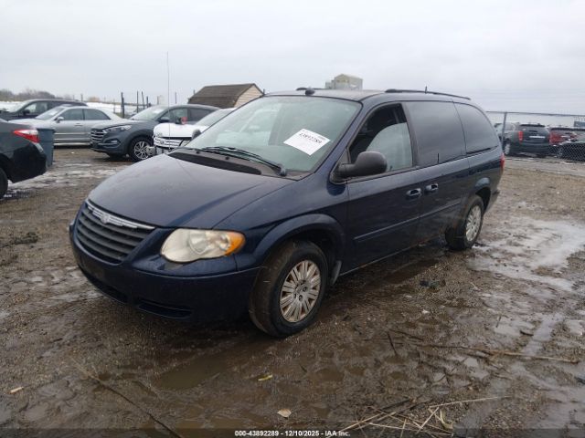 Chrysler Town & Country Lx Image 3