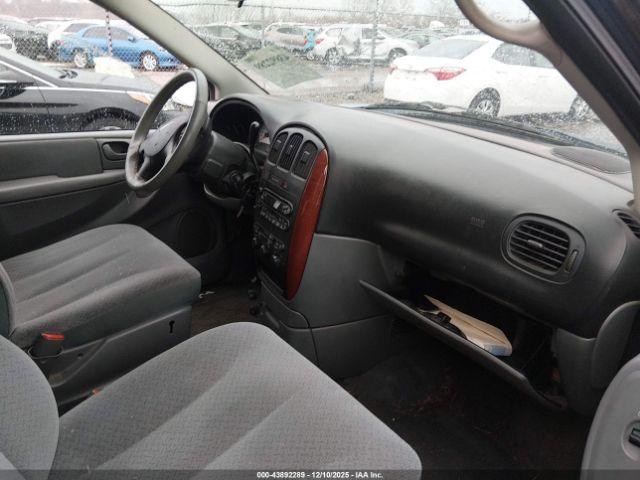 Chrysler Town & Country Lx Image 11