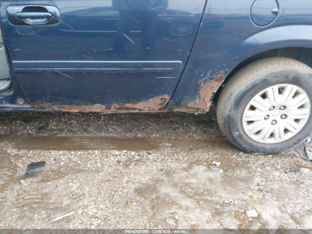 Chrysler Town & Country Lx Image 8