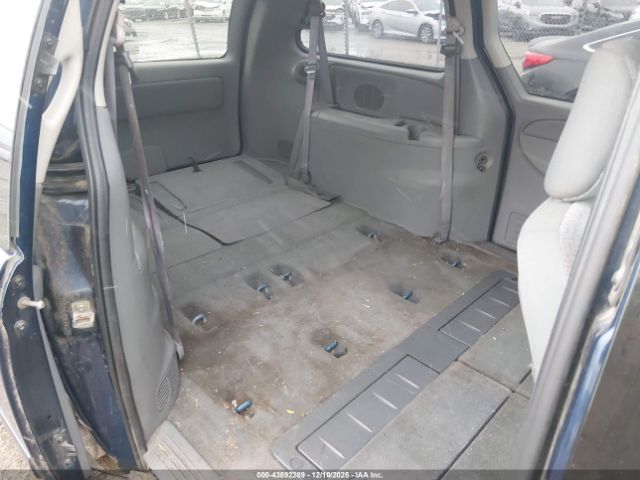 Chrysler Town & Country Lx Image 2