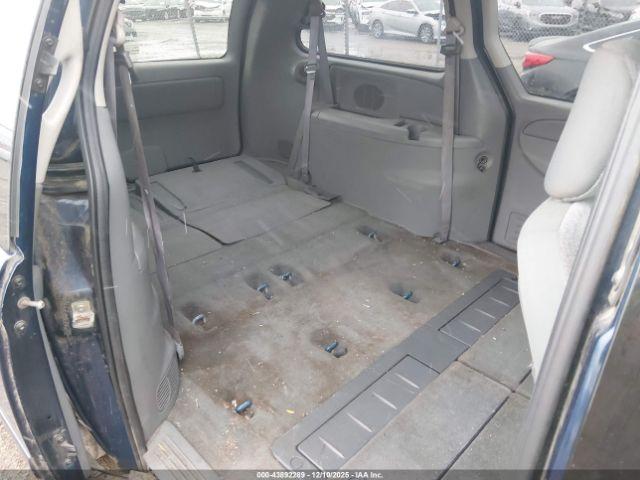 Chrysler Town & Country Lx Image 2