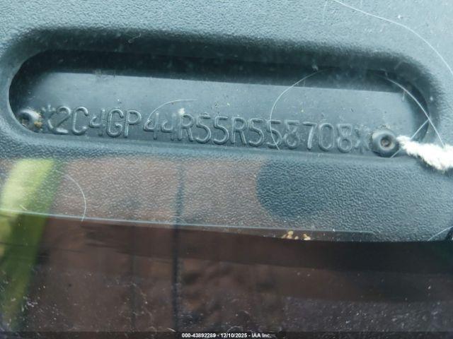 Chrysler Town & Country Lx Image 5