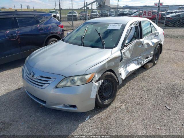 Toyota Camry Le Image 4