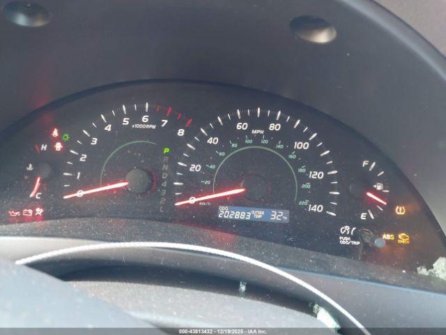 Toyota Camry Le Image 13