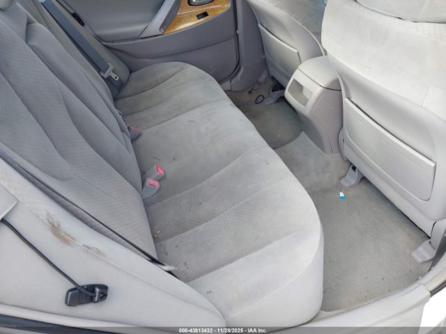 Toyota Camry Le Image 10