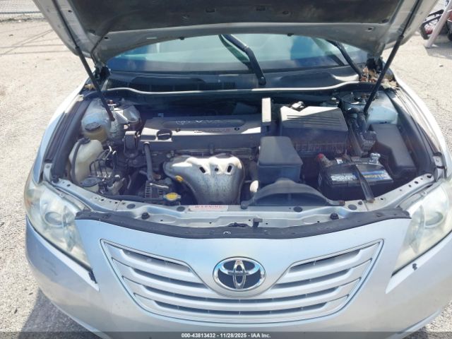 Toyota Camry Le Image 12