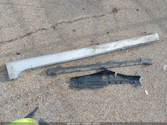 Toyota Camry Le Image 14