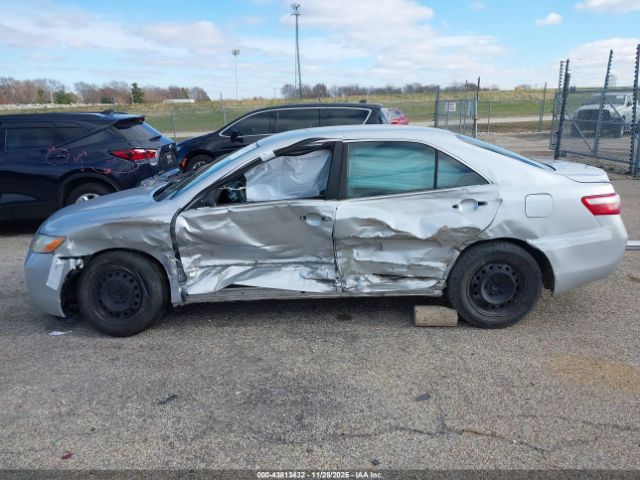 Toyota Camry Le Image 15