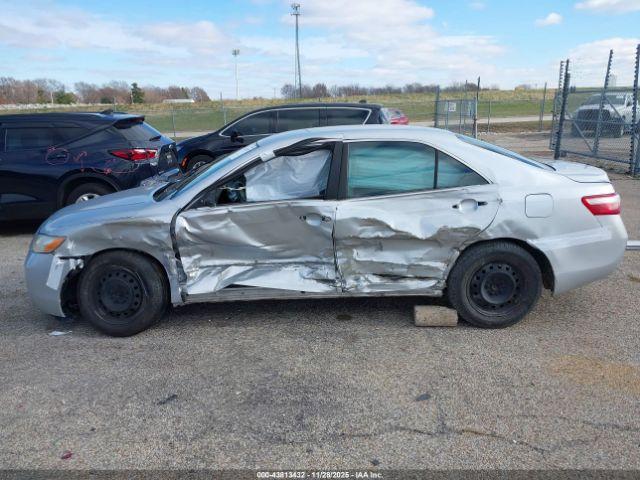 Toyota Camry Le Image 15