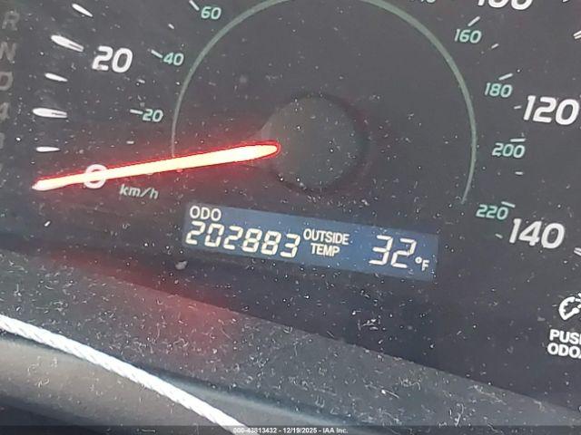 Toyota Camry Le Image 17