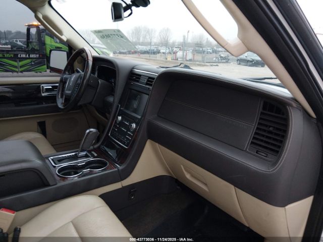 Lincoln Navigator Image 6