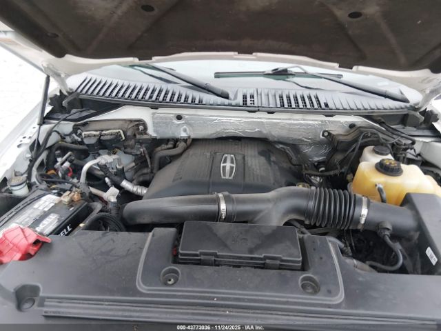 Lincoln Navigator Image 10