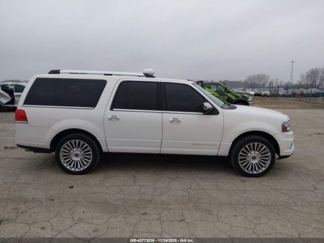 Lincoln Navigator Image 16