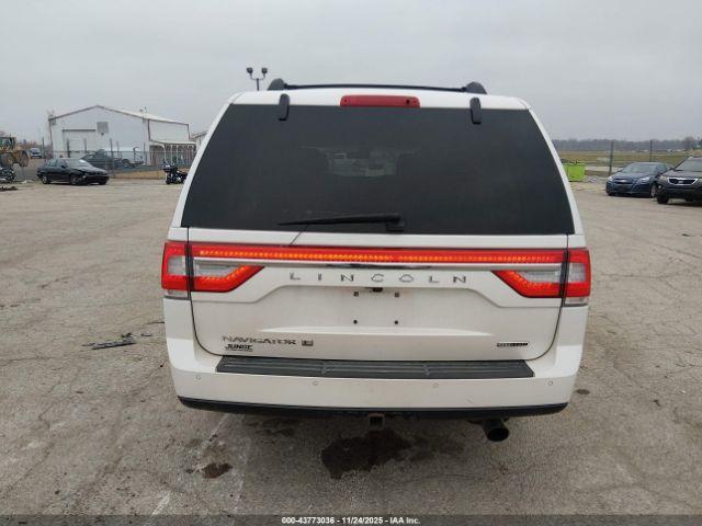 Lincoln Navigator Image 15