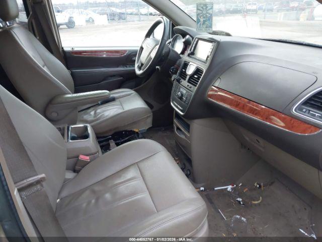 Chrysler Town & Country Touring Image 14