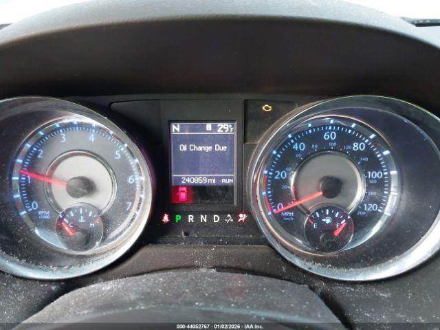 Chrysler Town & Country Touring Image 6