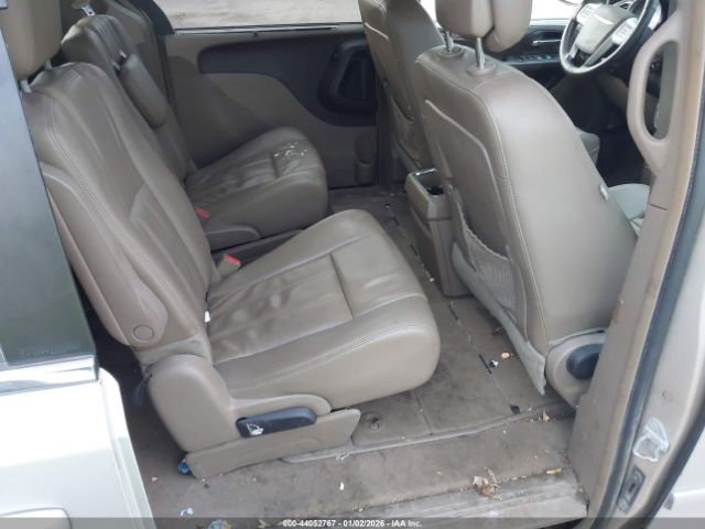 Chrysler Town & Country Touring Image 13