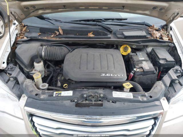 Chrysler Town & Country Touring Image 11