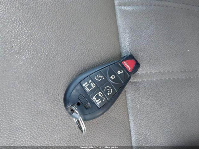 Chrysler Town & Country Touring Image 10