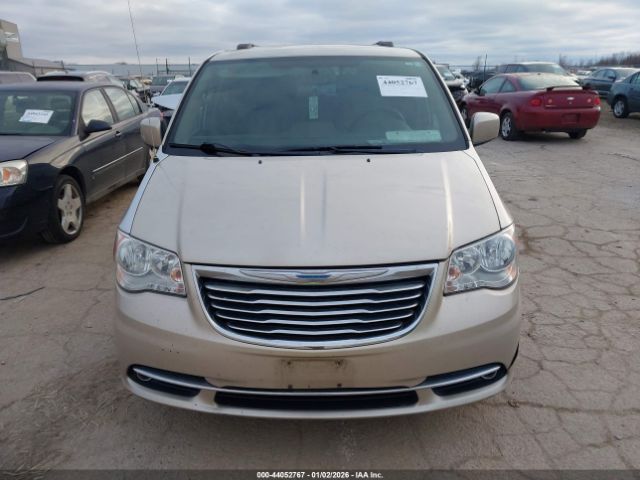 Chrysler Town & Country Touring Image 9